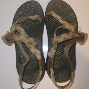 Boy's Chacos size 5